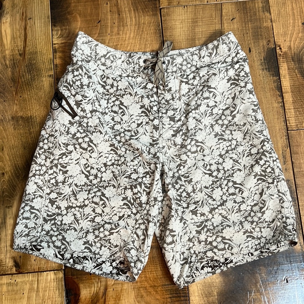 Patagonia floral tan swim board shorts size 33